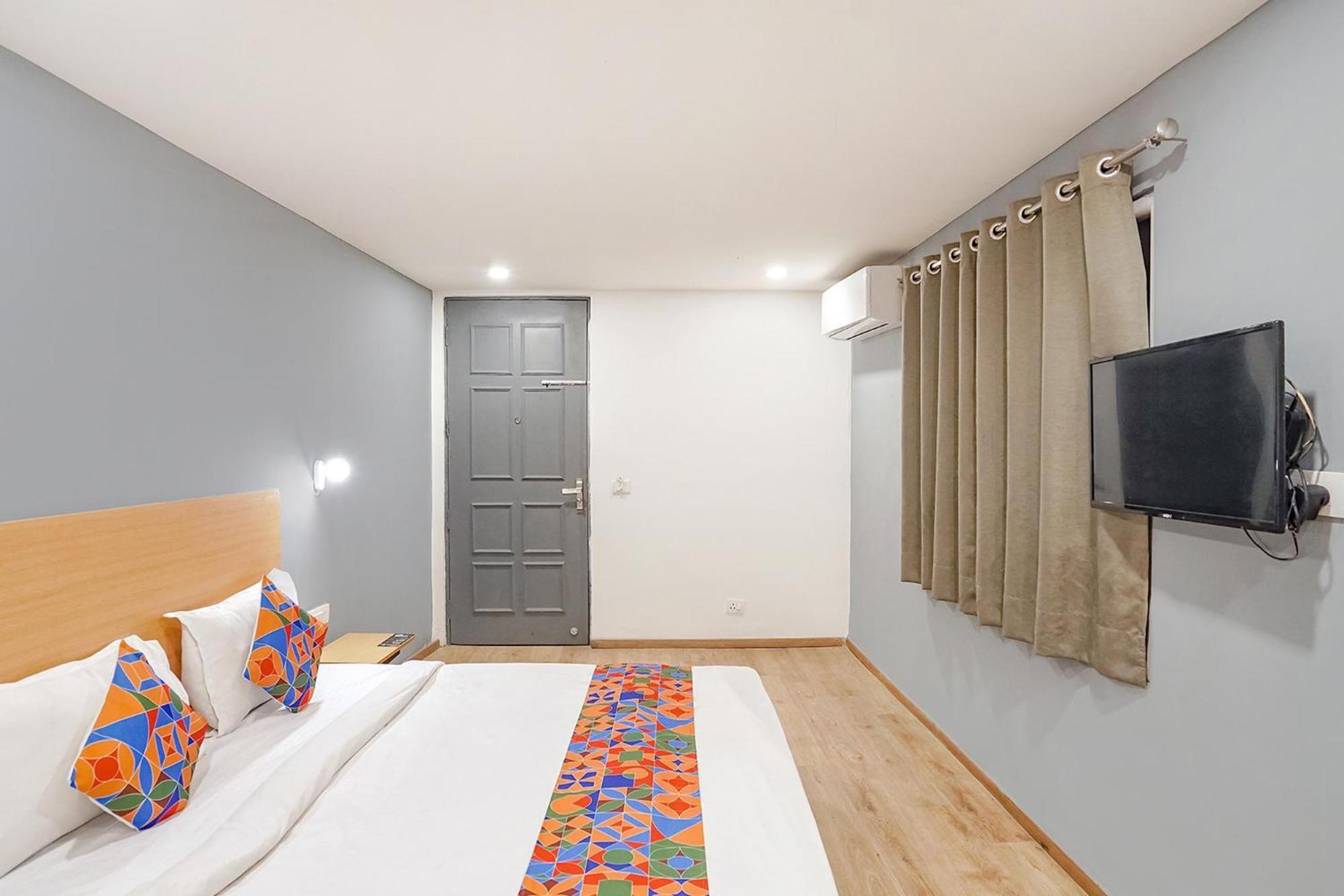 Super Townhouse O Hotel Aditya Residency Near Parthala Over Bridge Sector 121 Noida Indirapuram Exterior foto