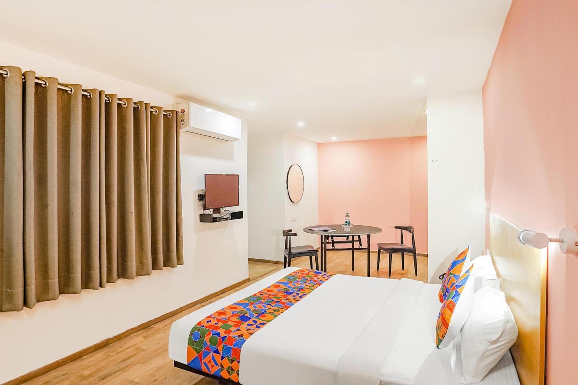 Super Townhouse O Hotel Aditya Residency Near Parthala Over Bridge Sector 121 Noida Indirapuram Exterior foto