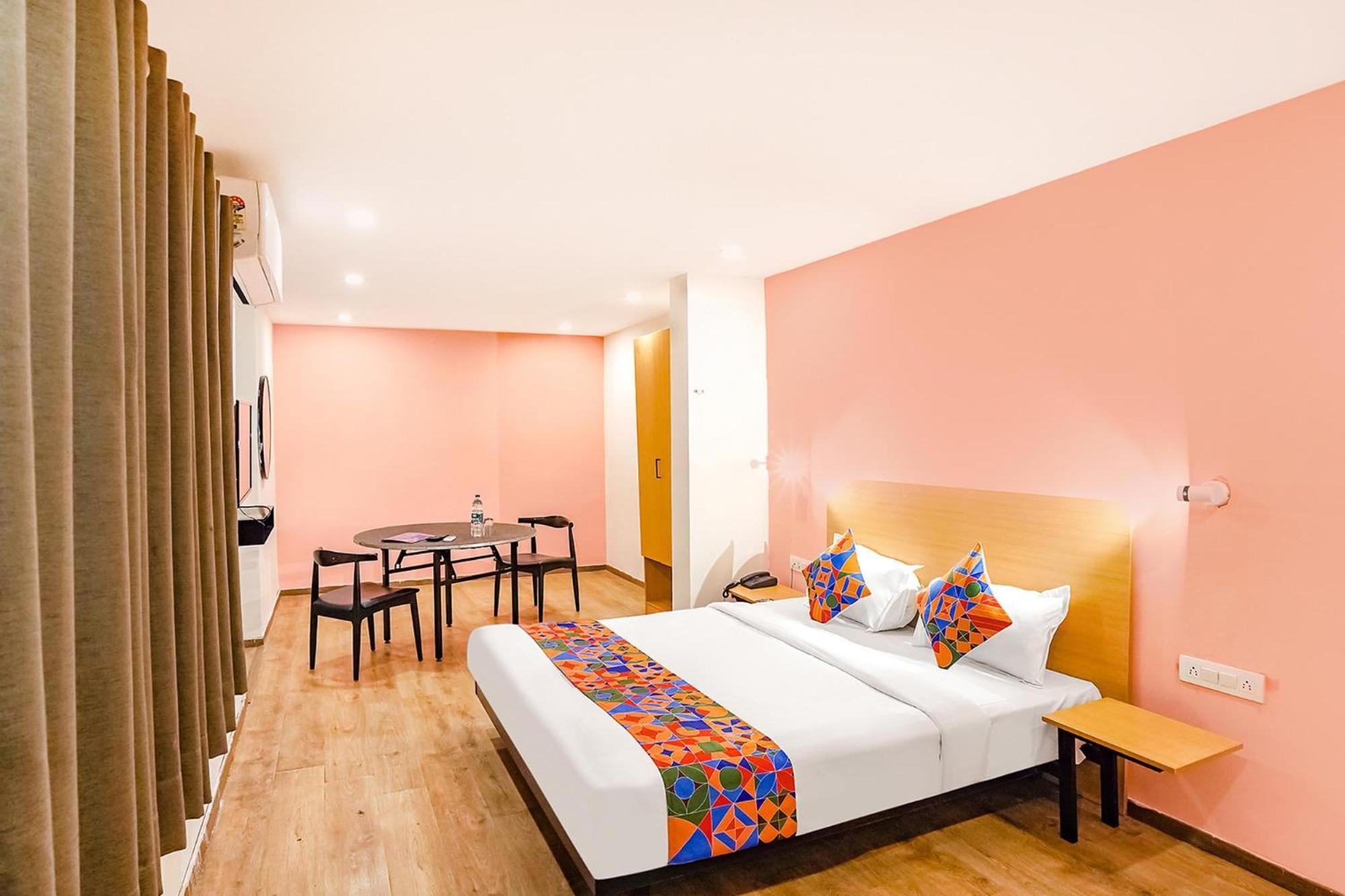 Super Townhouse O Hotel Aditya Residency Near Parthala Over Bridge Sector 121 Noida Indirapuram Exterior foto