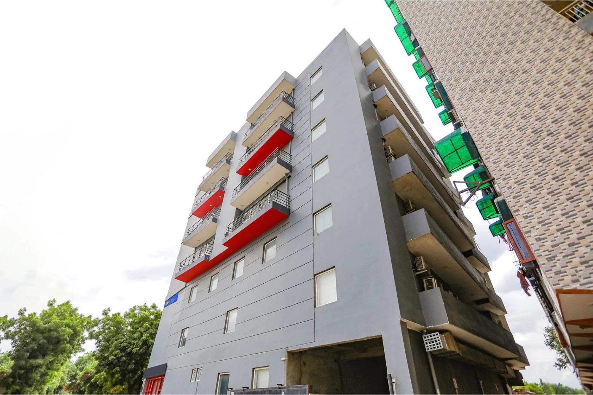 Super Townhouse O Hotel Aditya Residency Near Parthala Over Bridge Sector 121 Noida Indirapuram Exterior foto