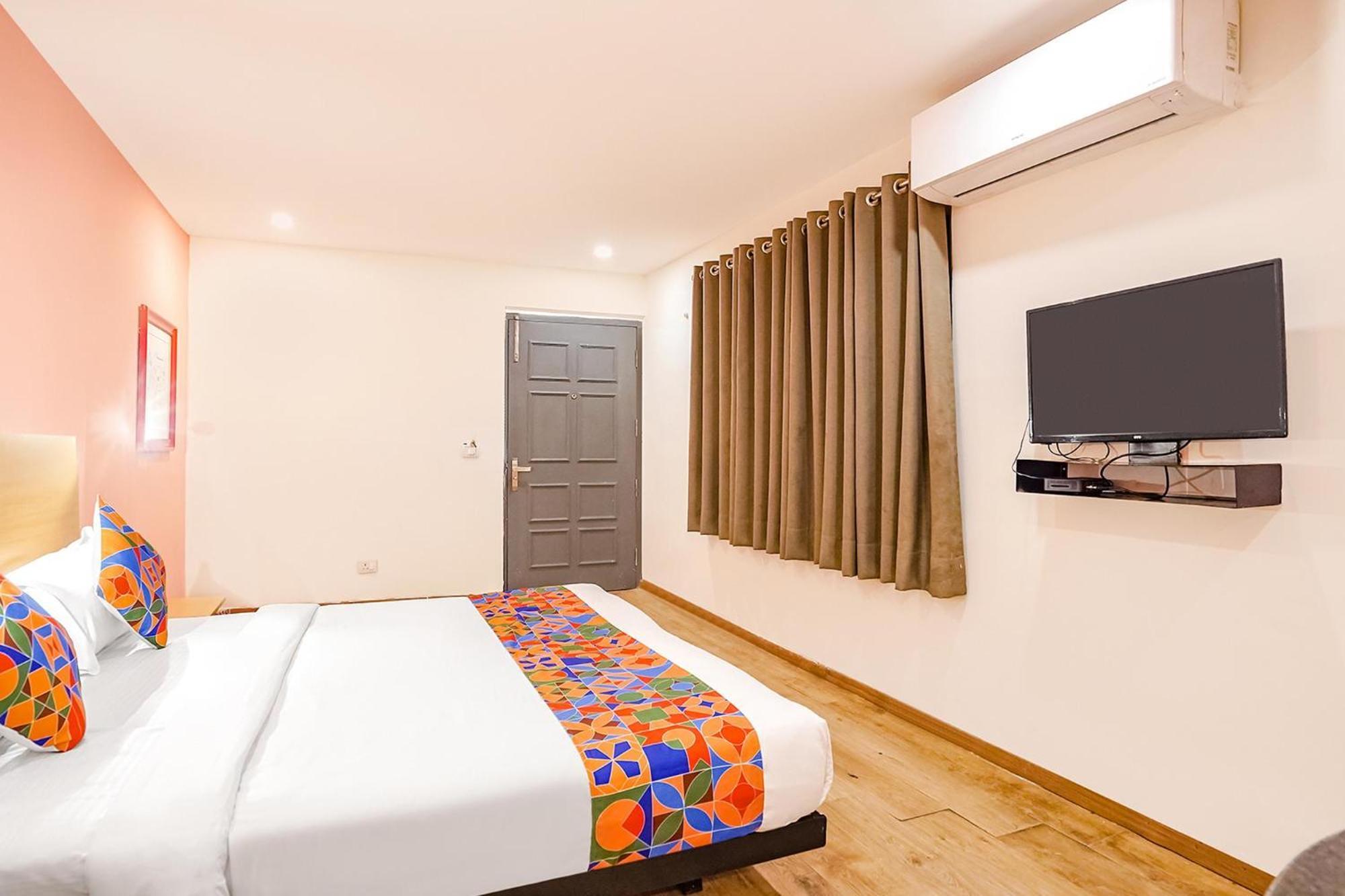 Super Townhouse O Hotel Aditya Residency Near Parthala Over Bridge Sector 121 Noida Indirapuram Exterior foto