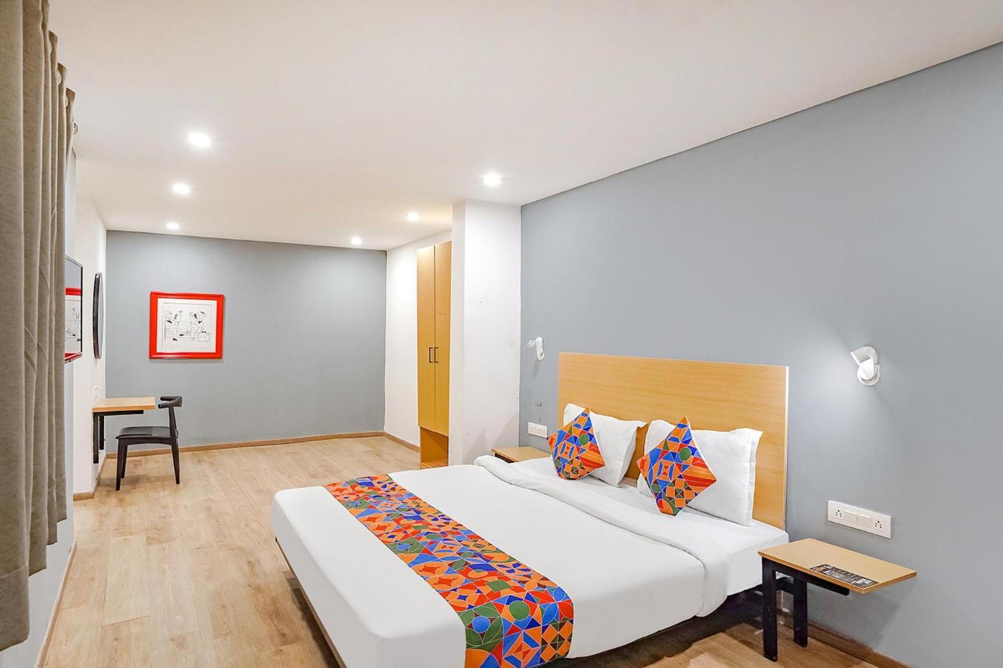 Super Townhouse O Hotel Aditya Residency Near Parthala Over Bridge Sector 121 Noida Indirapuram Exterior foto