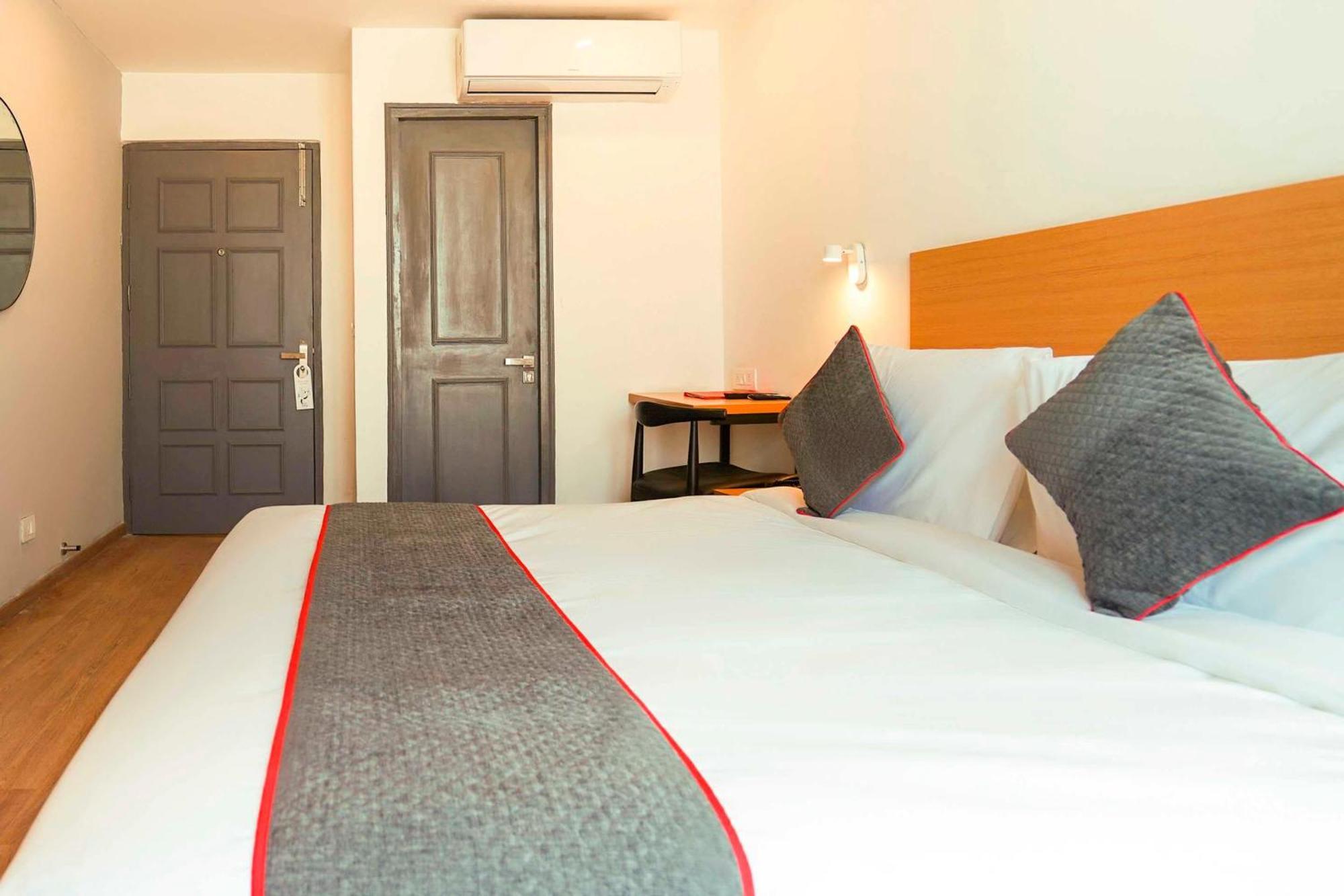 Super Townhouse O Hotel Aditya Residency Near Parthala Over Bridge Sector 121 Noida Indirapuram Exterior foto