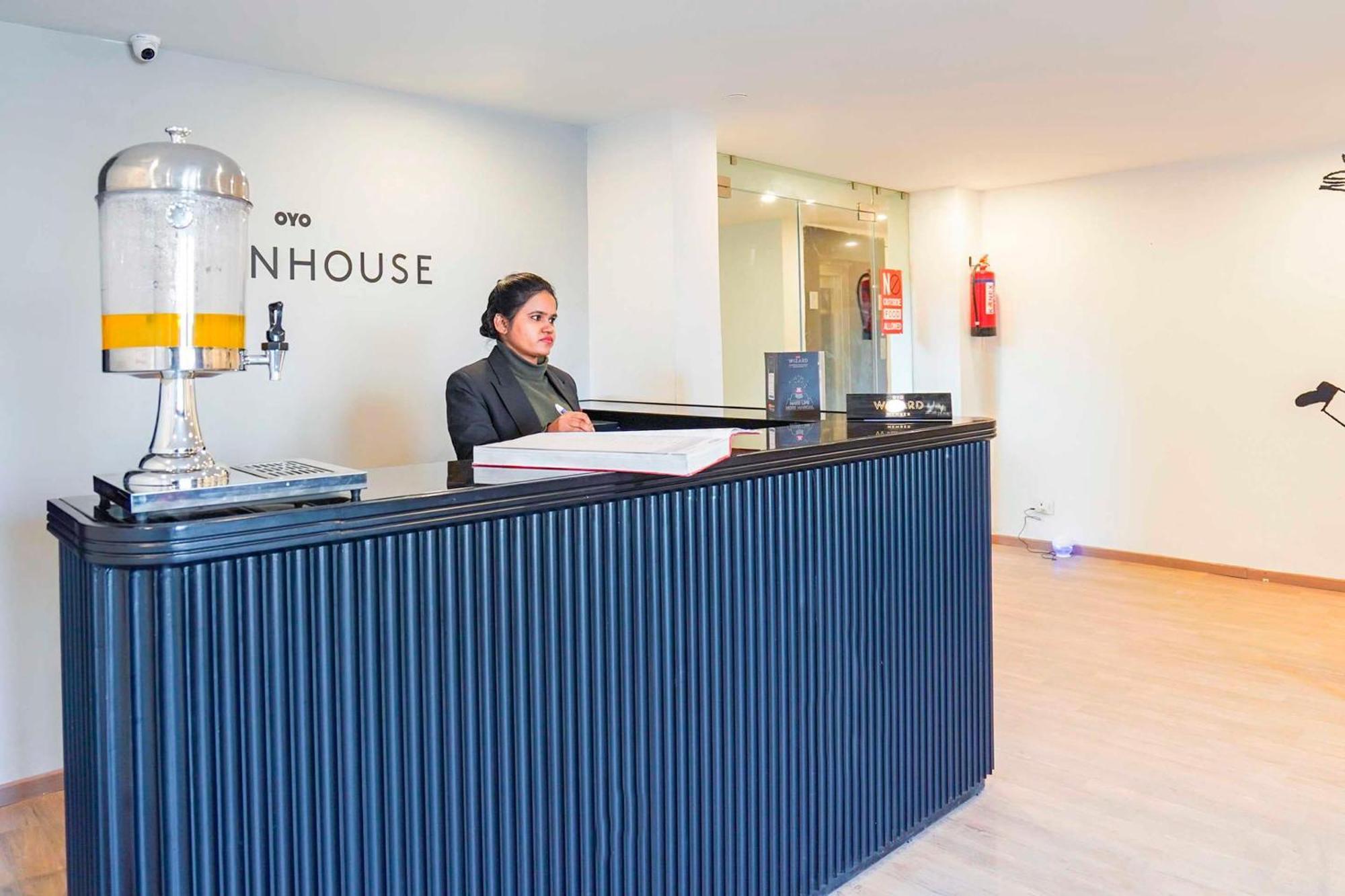 Super Townhouse O Hotel Aditya Residency Near Parthala Over Bridge Sector 121 Noida Indirapuram Exterior foto