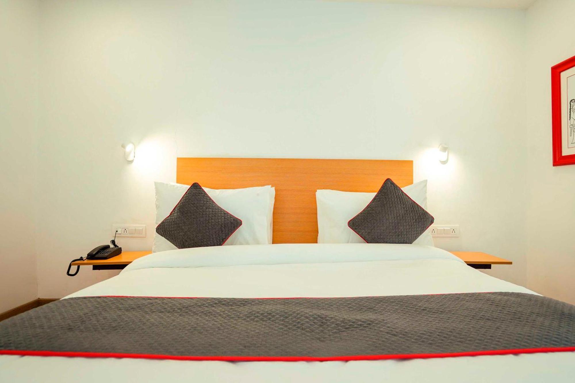Super Townhouse O Hotel Aditya Residency Near Parthala Over Bridge Sector 121 Noida Indirapuram Exterior foto